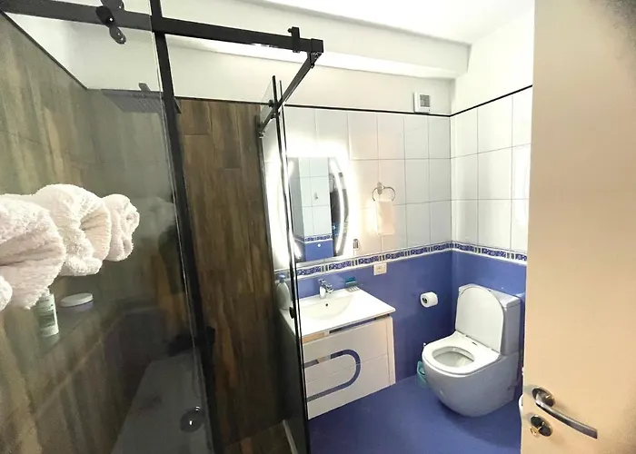 Downtown Grand Park * Tirana